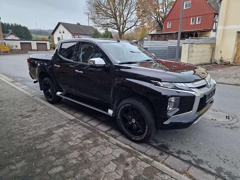 Schwarz Gebraucht 2021 Mitsubishi L200 Select Abholung | 33.200 € (Fairer Preis) - Bild 1/4