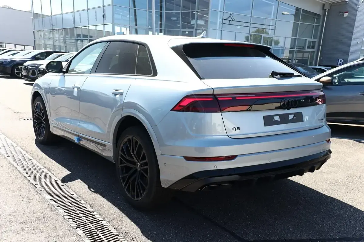 Neu Audi Q8 Design 286 PS (210 kW) 2026 Satellitsilber metallic SUV