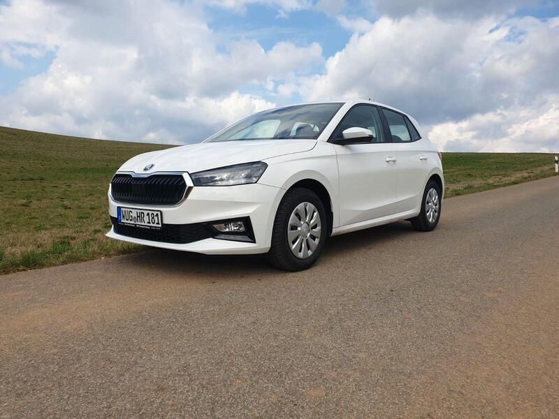 Weiß Gebraucht 2024 Skoda Fabia Selection Kleinwagen | 14.785 € (Superpreis) - Bild 1/4