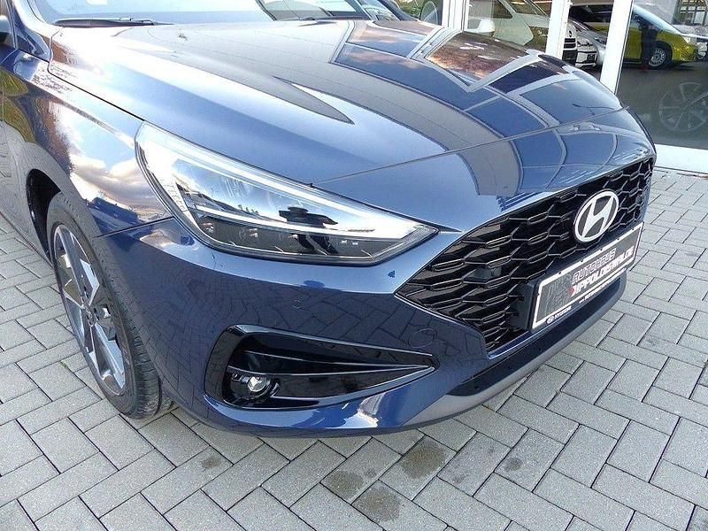 Neu Hyundai i30 Advantage 101 PS (74 kW) 2025 Blau Limousine