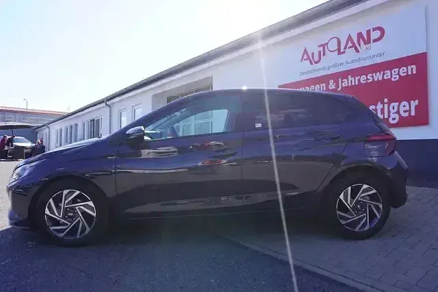 Neu Hyundai i20 79 PS (58 kW) 2025 Rot Kleinwagen
