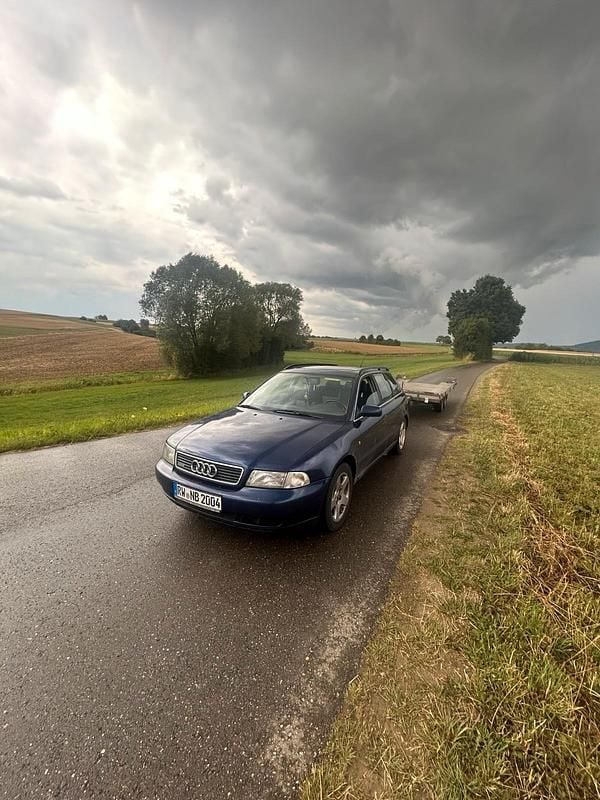 Blau Gebraucht 1997 Audi A4 Kombi | 999 € (Superpreis) - Bild 1/4