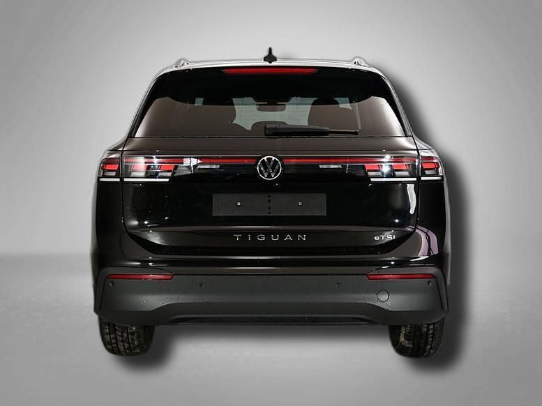 Neu VW Tiguan 150 PS (110 kW) 2026 Grenadillschwarz metallic grenadillschwarz metallic SUV