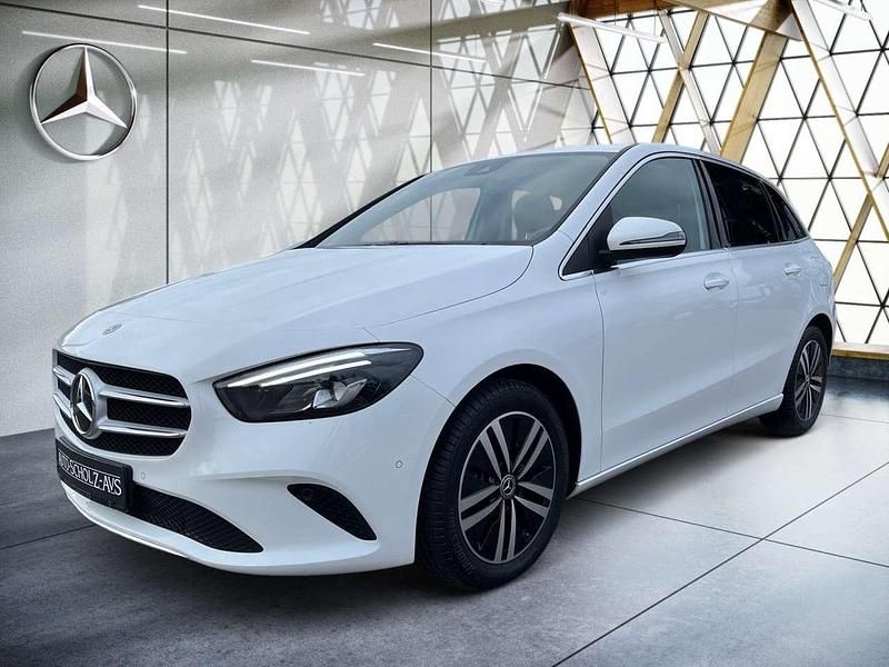 Gebraucht Mercedes E250 Progressive 160 PS (117 kW) 2022 Unilack polarweiß Limousine