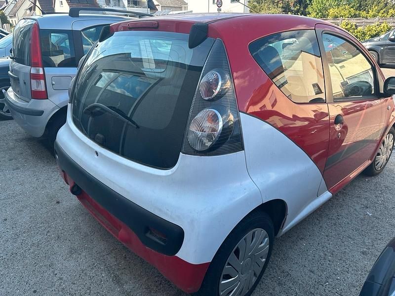Second-hand Citroën C1 68 CP (50 kW) 2007 Roșu Hatchback