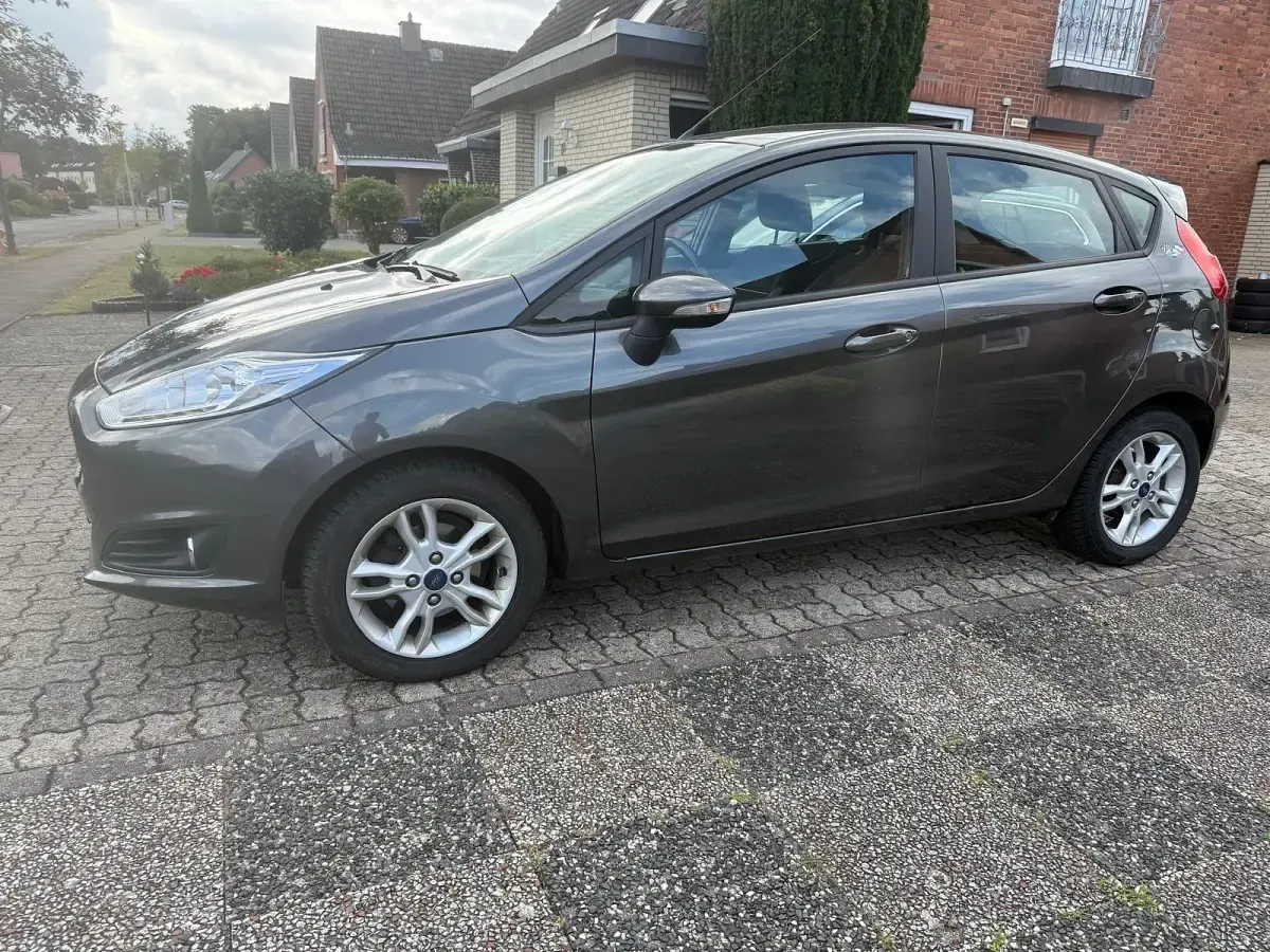 Gebraucht Ford Fiesta 80 PS (58 kW) 2017 Grau Kleinwagen