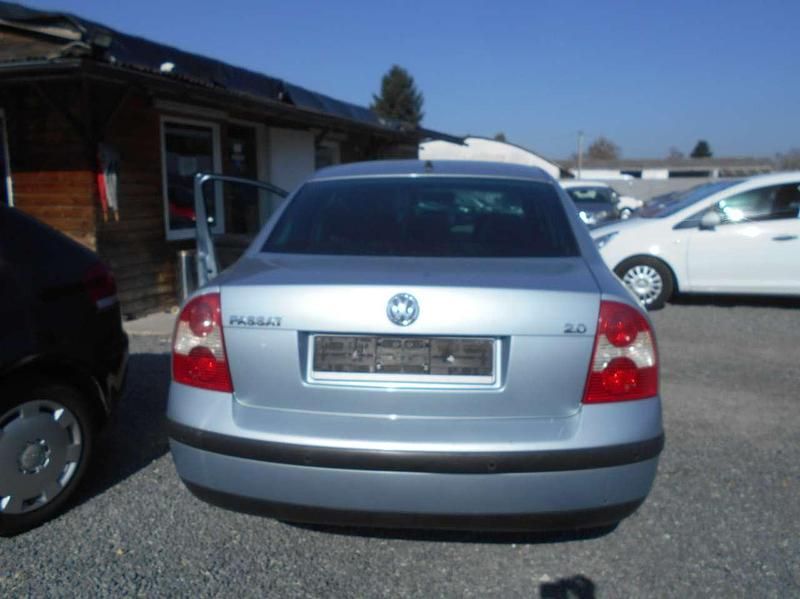 Usata VW Passat 116 CV (85 kW) 2003 Argento Berlina