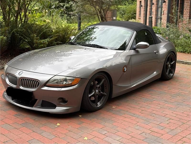 Grau Gebraucht 2004 BMW Z4 Cabrio | 11.900 € (Superpreis) - Bild 1/4
