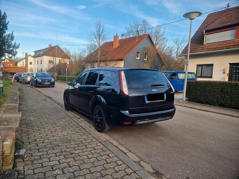 Gebraucht Ford Focus 109 PS (80 kW) 2010 Schwarz Kombi