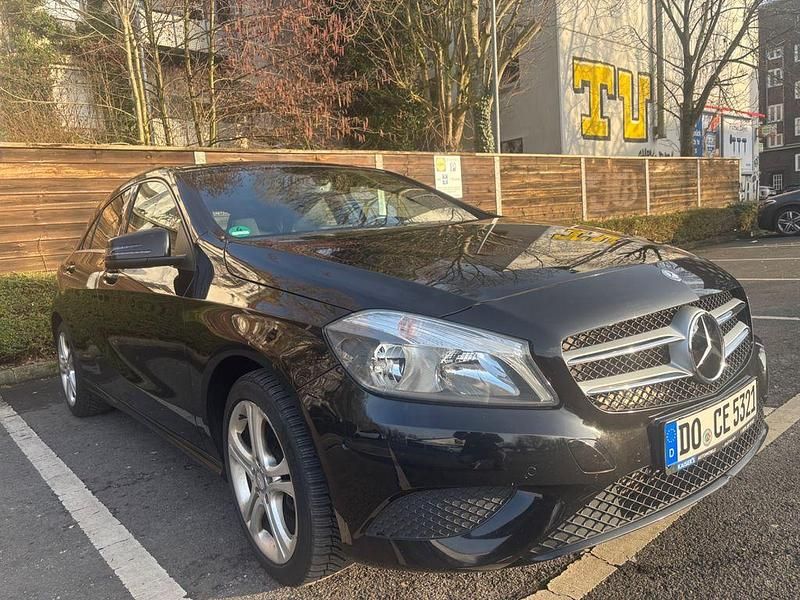 Gebraucht Mercedes A180 Style 109 PS (80 kW) 2015 Schwarz Limousine