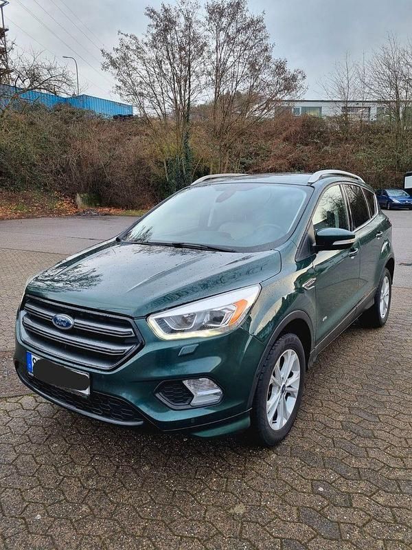 Gebraucht Ford Kuga Titanium 150 PS (110 kW) 2017 Grün SUV