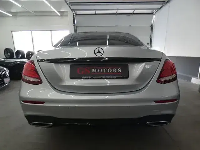 Gebraucht Mercedes E220 AMG 194 PS (142 kW) 2020 Silber Limousine