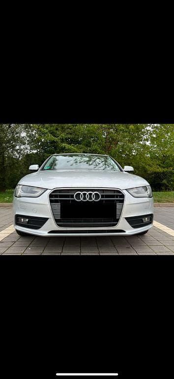 Silber Gebraucht 2013 Audi A4 Comfort Limousine | 9.900 € (Fairer Preis) - Bild 1/4