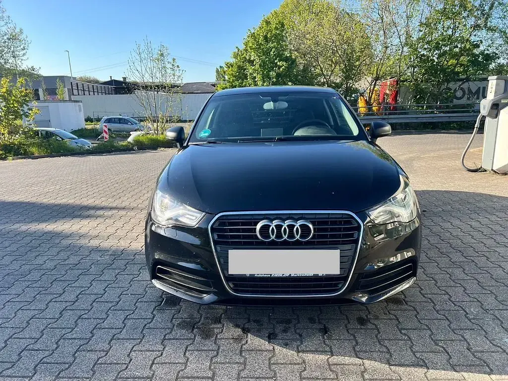 Second-hand Audi A1 Attraction 122 CP (89 kW) 2010 Negru Hatchback