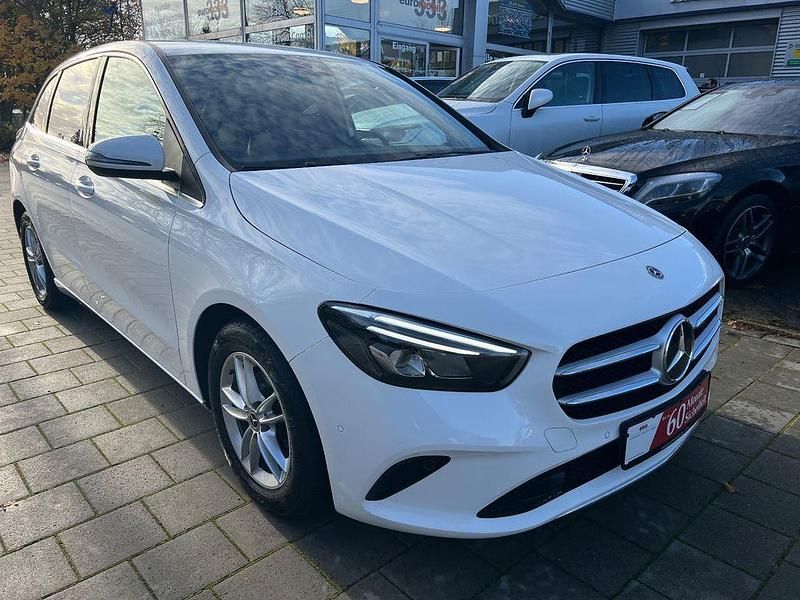 Gebraucht Mercedes B180 116 PS (85 kW) 2019 Weiß Van / Kleinbus