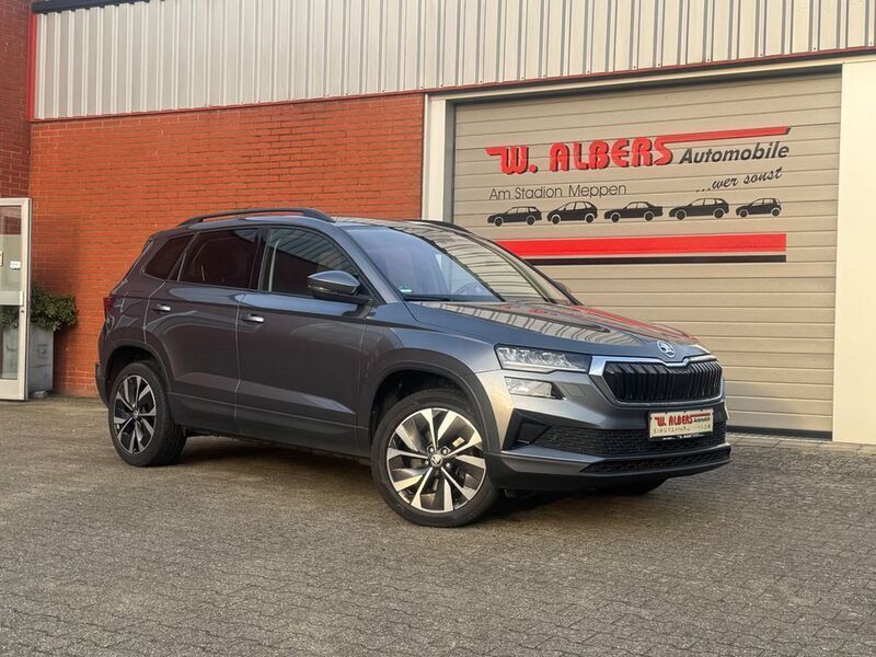 Grau Gebraucht 2022 Skoda Karoq Style SUV | 27.300 € (Etwas zu teuer) - Bild 1/4