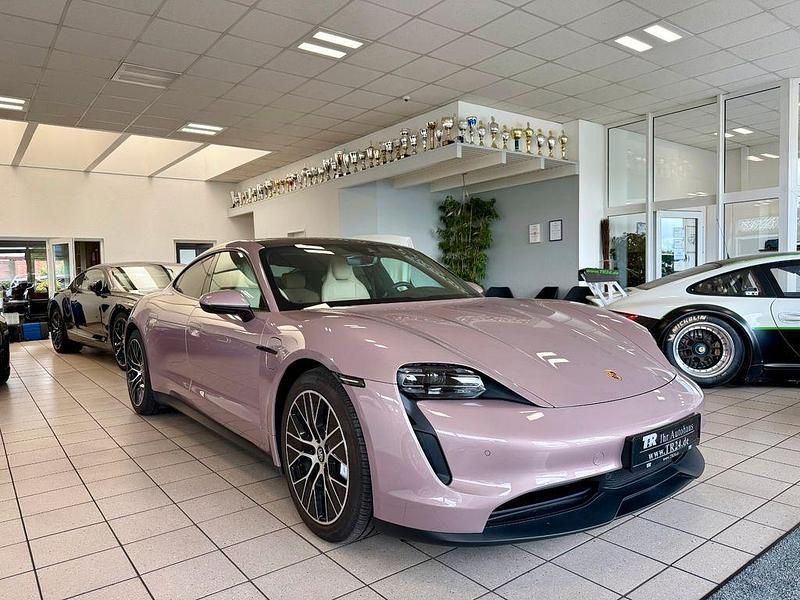 Rot Gebraucht 2023 Porsche Taycan Performance Package Limousine | 75.850 € (Fairer Preis) - Bild 1/4