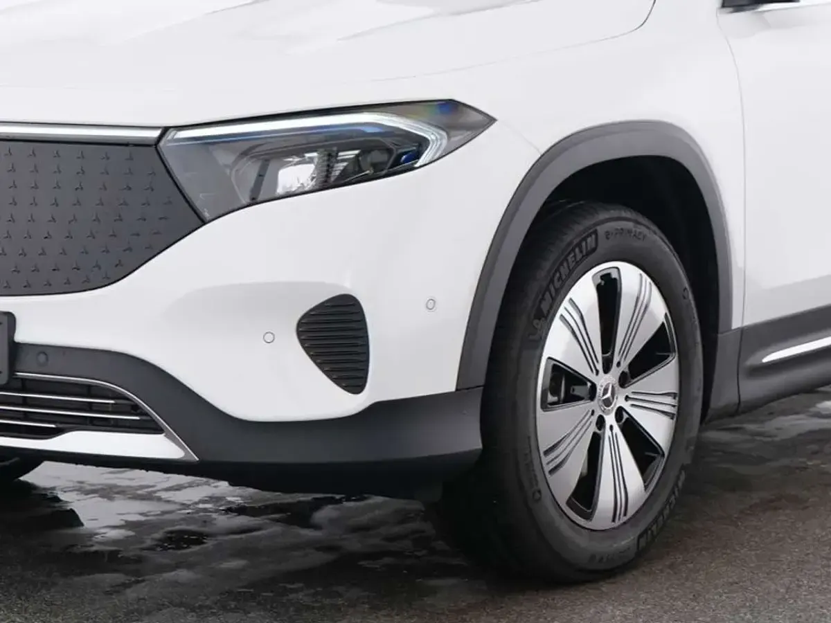 Gebraucht Mercedes EQB300 Advanced 167 kW (228 PS) 2025 Weiß SUV