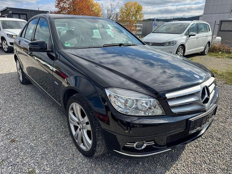 Schwarz Gebraucht 2009 Mercedes C200 Limousine | 4.490 € (Superpreis) - Bild 1/4