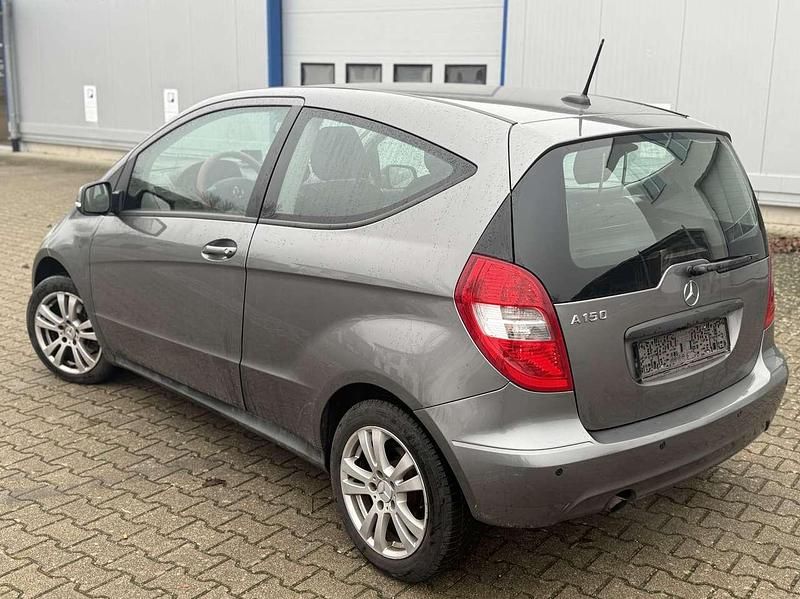 Gebraucht Mercedes A150 95 PS (69 kW) 2009 Mountaingrau Kleinwagen
