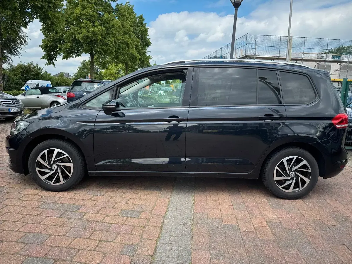 Gebraucht VW Touran Join 150 PS (110 kW) 2019 Deep black perleffekt Van / Kleinbus