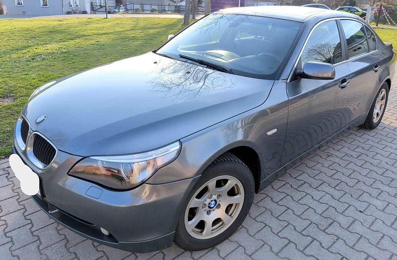 Gebraucht BMW 523 177 PS (130 kW) 2005 Grau Limousine