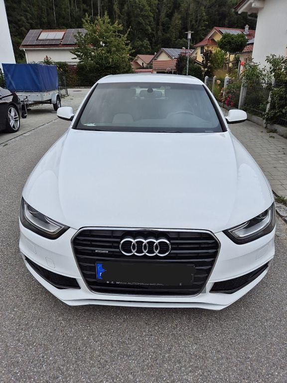 Weiß Gebraucht 2012 Audi A4 S-Line Limousine | 16.999 € (Teuer) - Bild 1/4