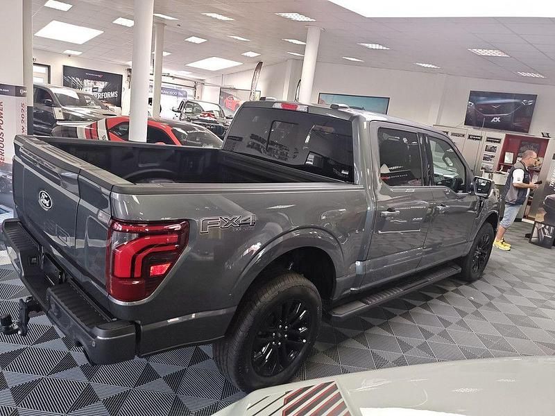 Nowe Ford V8 Lariat 400 KM (294 kW) 2026 Szary SUV