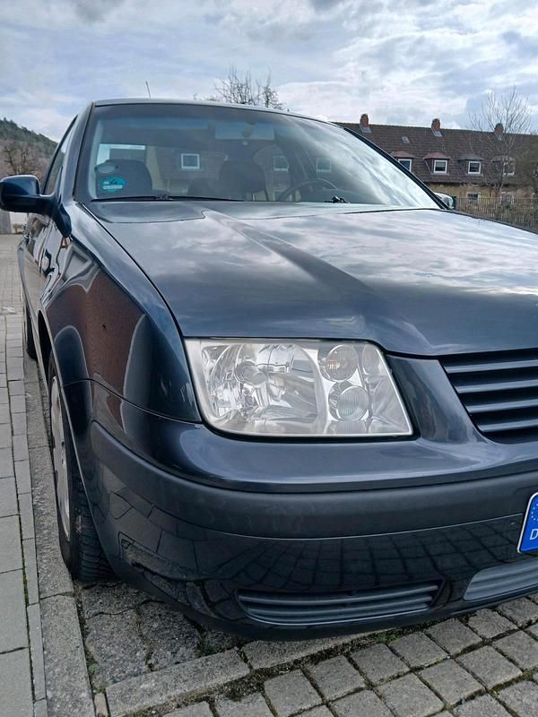 Gebraucht VW Bora 115 PS (84 kW) 2003 Grau Limousine