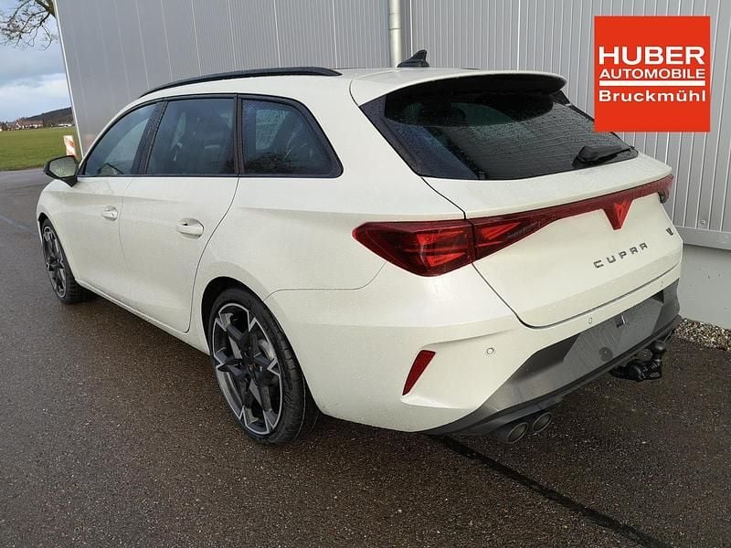 Neu Cupra Leon VZ 333 PS (244 kW) 2025 Taigagrau taigagrau Kombi