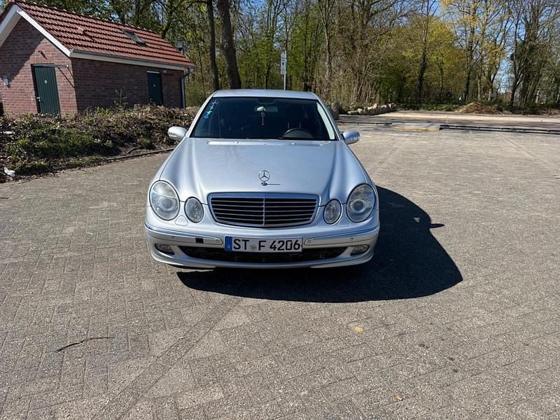 Gebraucht Mercedes E320 224 PS (164 kW) 2006 Silber Limousine