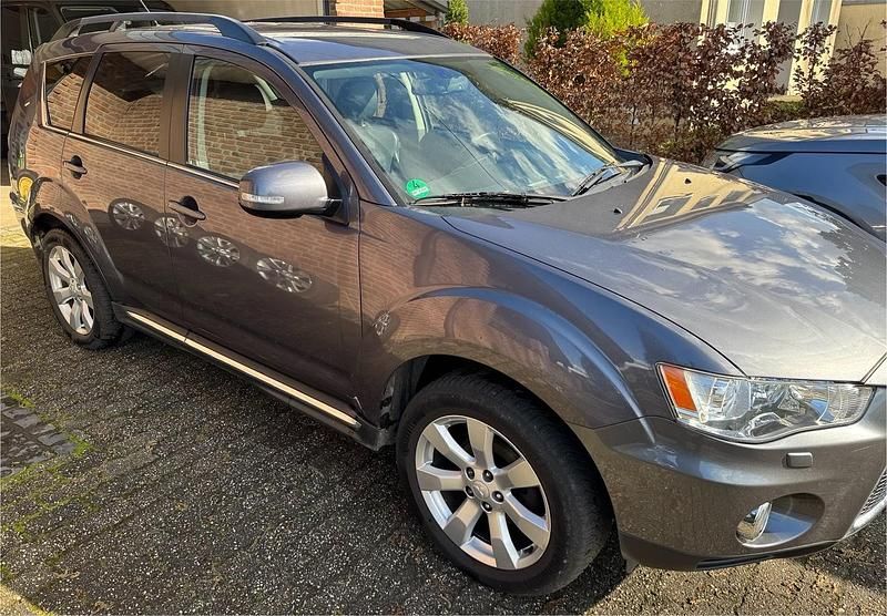 Gebraucht Mitsubishi Outlander 177 PS (130 kW) 2012 Grau SUV