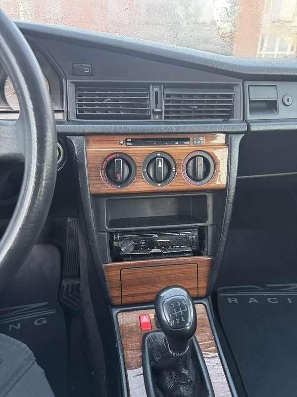 Gebraucht Mercedes 190 109 PS (80 kW) 1991 Limousine