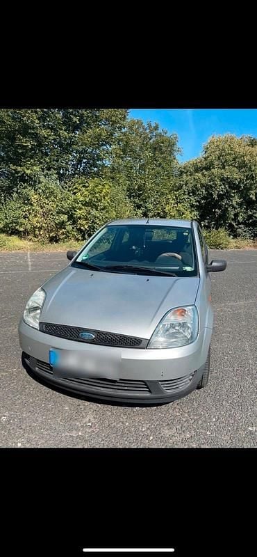Silber Gebraucht 2004 Ford Fiesta Kleinwagen | 400 € (Superpreis) - Bild 1/4