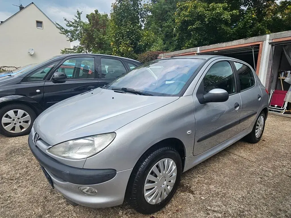 Gebraucht Peugeot 206 Premium 109 PS (80 kW) 2001 Silber Limousine