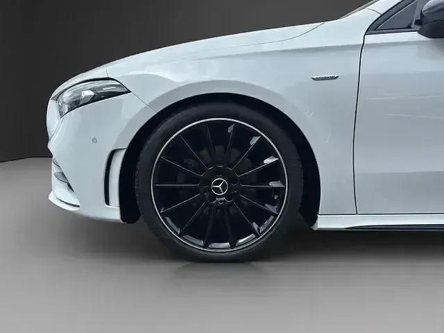 Gebraucht Mercedes A200 AMG 163 PS (119 kW) 2021 Weiß metallic (metallic) Limousine