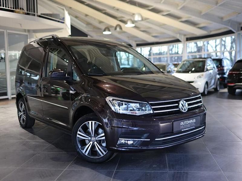 Black berry Gebraucht 2017 VW Caddy Highline Van / Kleinbus | 19.980 € (Teuer) - Bild 1/4