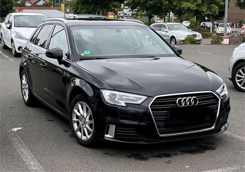 Schwarz Gebraucht 2018 Audi A3 Sportback Kleinwagen | 11.950 € (Fairer Preis) - Bild 1/4