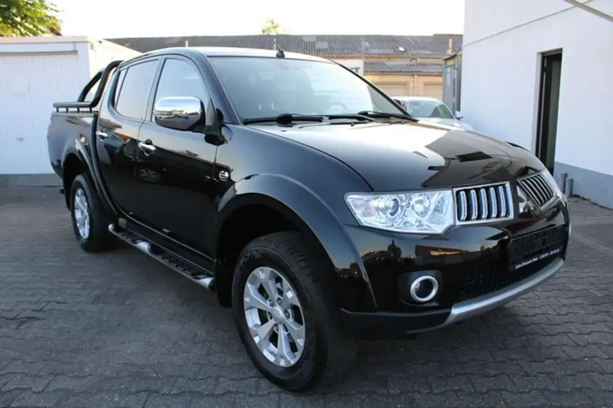 Gebraucht Mitsubishi L200 Intense 178 PS (130 kW) 2013 Schwarz (metallic) Pickup