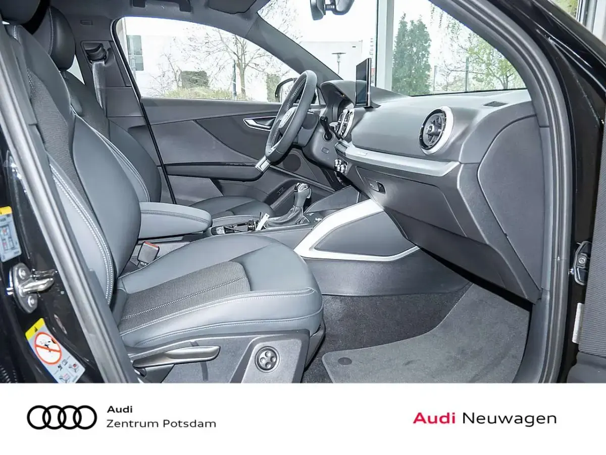 Neu Audi Q2 S-Line 150 PS (110 kW) 2026 Mythosschwarz SUV