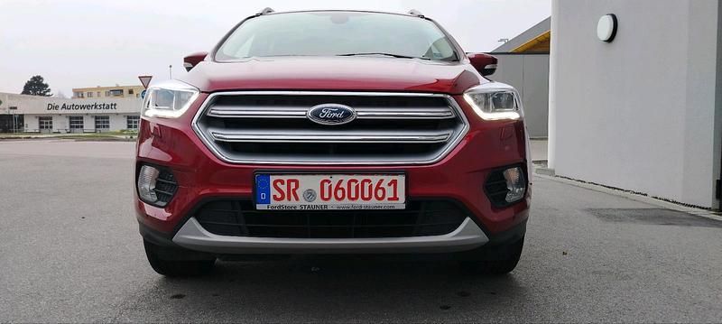 Używany Ford Kuga Titanium 182 KM (133 kW) 2018 Czerwony SUV