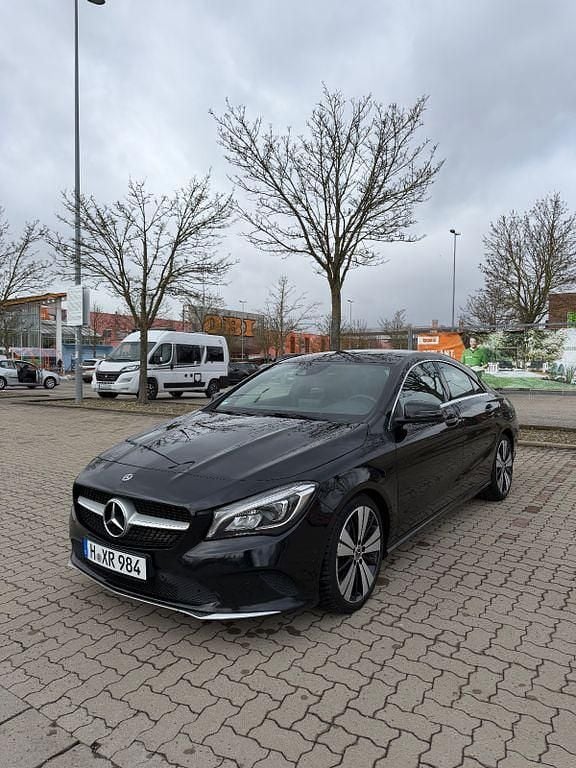 Gebraucht Mercedes CLA180 Urban 122 PS (89 kW) 2017 Schwarz Limousine