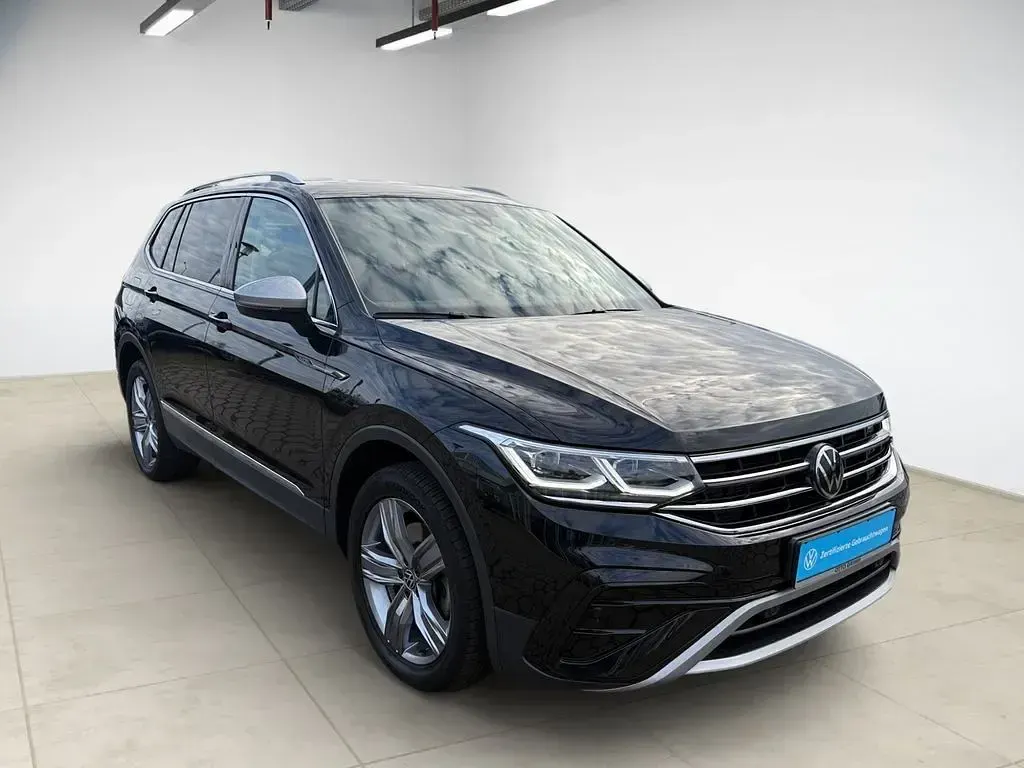 Gebraucht VW Tiguan Allspace Elegance 200 PS (147 kW) 2023 Deep black perleffekt (metallic) SUV