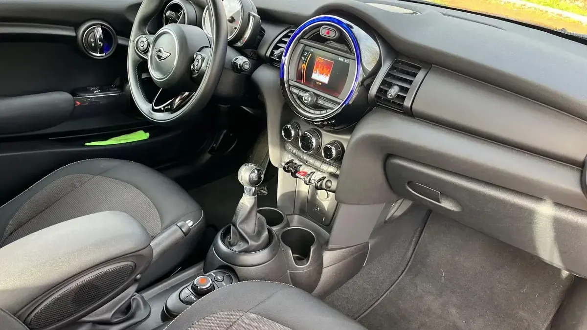 Usado Mini ONE 102 HP (75 kW) 2018 Laranja Citadino