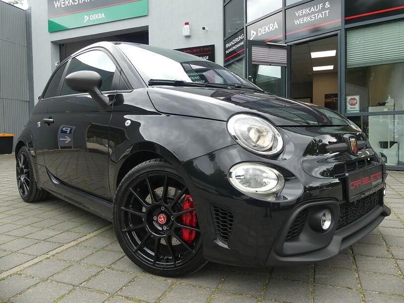 Schwarz (metallic) Gebraucht 2023 Abarth 695 Kleinwagen | 26.800 € (Fairer Preis) - Bild 1/4
