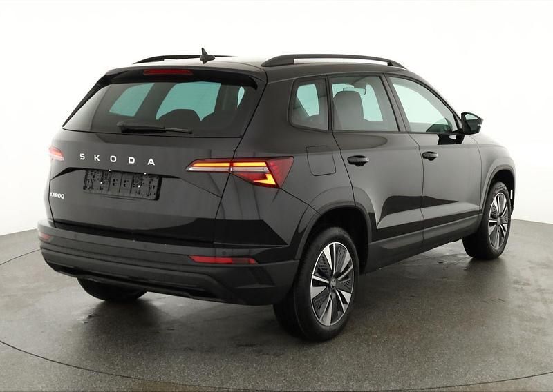 Neu Skoda Karoq Selection 150 PS (110 kW) 2025 Black magic perleffekt SUV