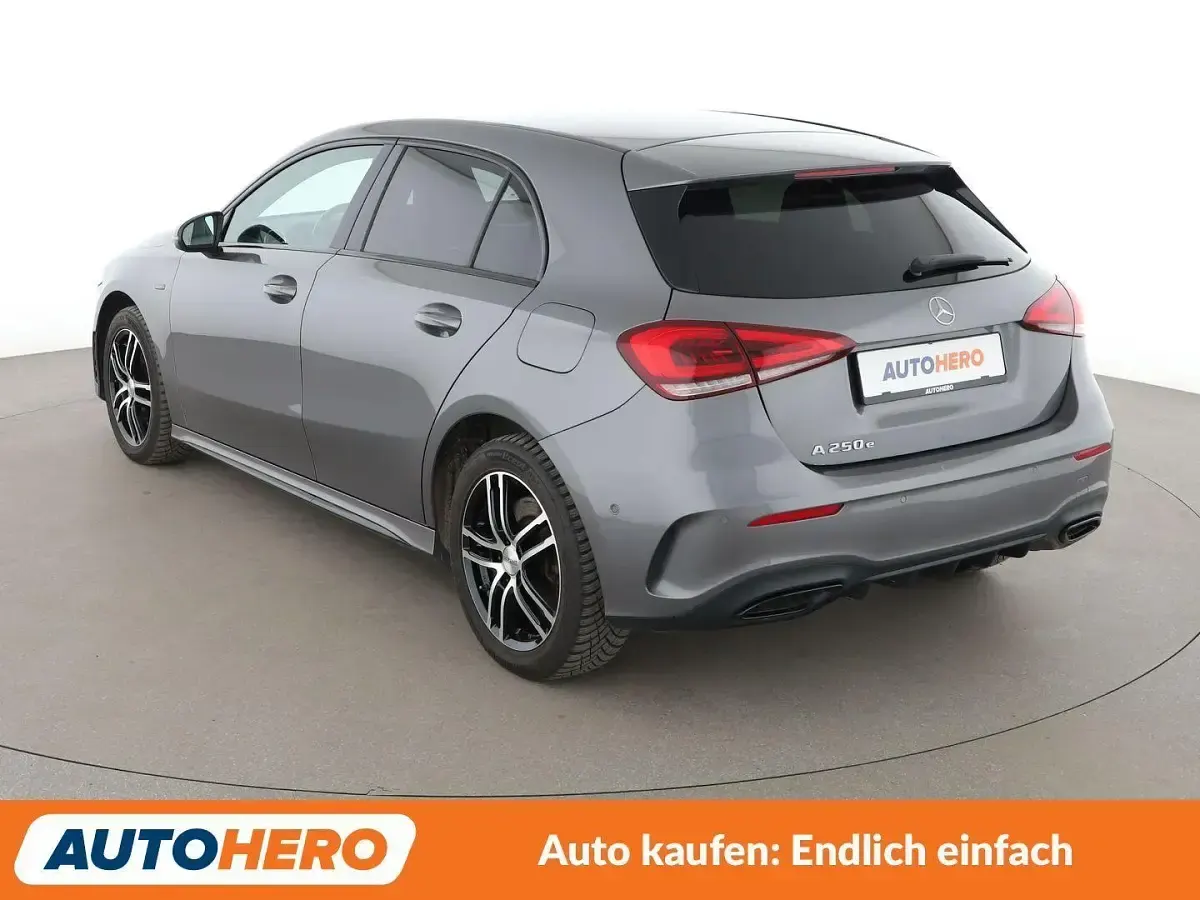 Gebraucht Mercedes A250 AMG line 218 PS (160 kW) 2020 Mountaingrau Limousine