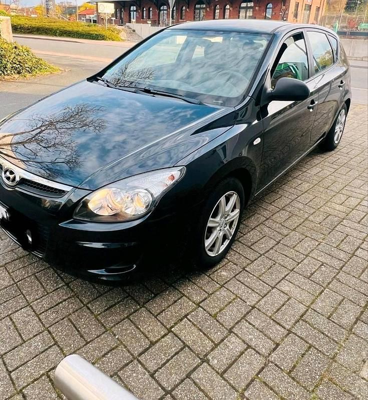 Gebraucht Hyundai i30 109 PS (80 kW) 2009 Schwarz Limousine