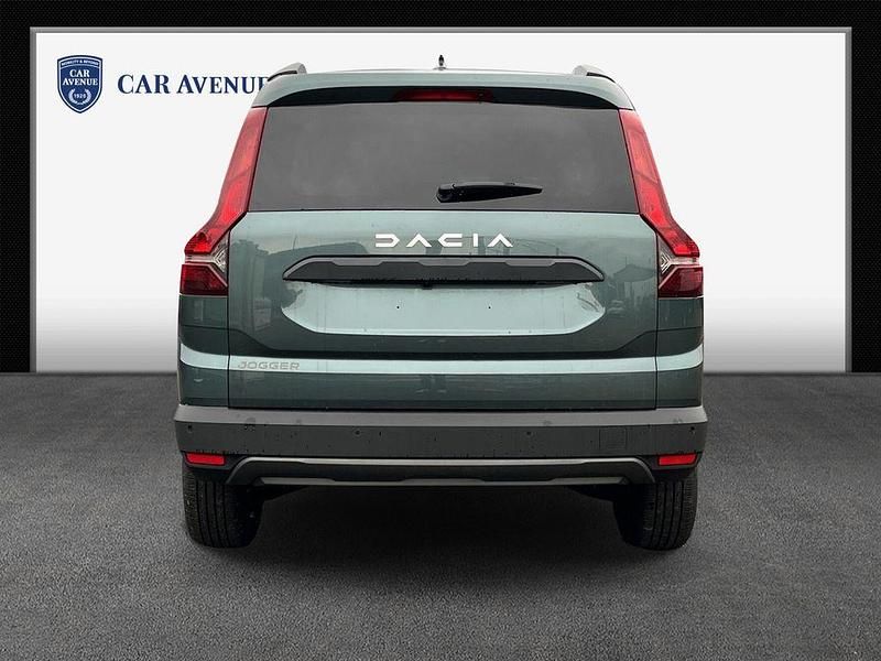 Neu Dacia Jogger Expression 110 PS (80 kW) 2026 Grün Van / Kleinbus
