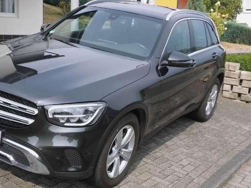 Schwarz Gebraucht 2020 Mercedes GLC220 Business SUV | 43.000 € (Etwas zu teuer) - Bild 1/4